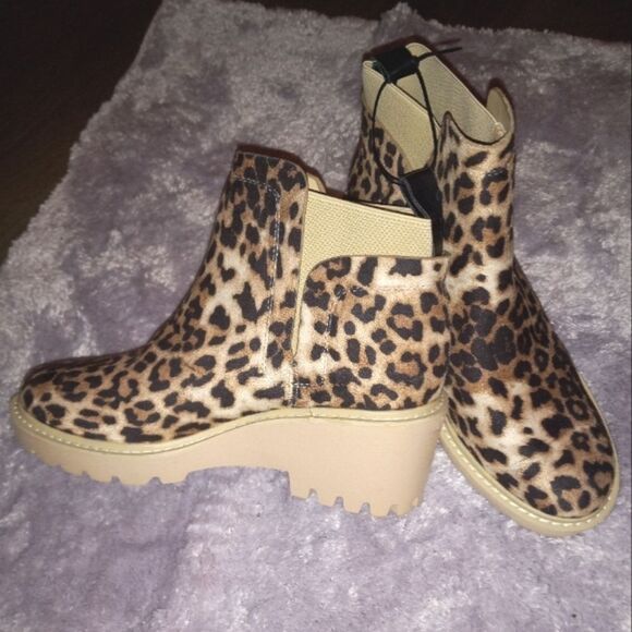 BRAND New Ladies printed wedge booties sz 8.5 - Picture 5 of 8